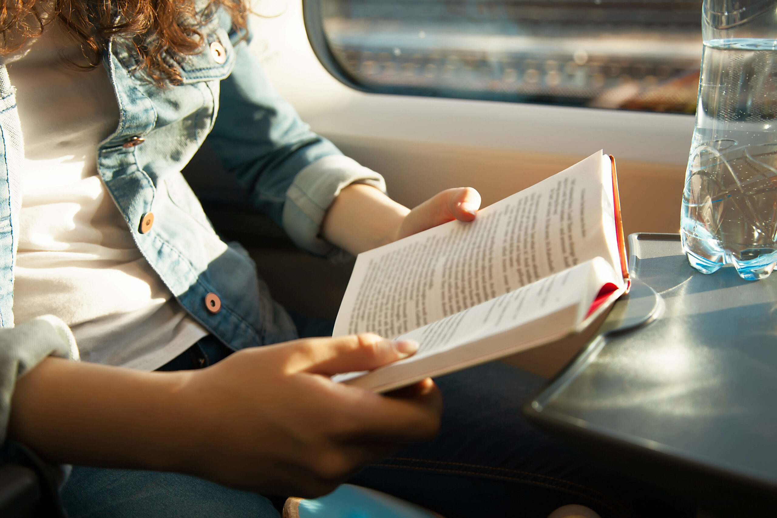 Detox Digital: cómo desconectar en un tren, autobús, avión o ferry